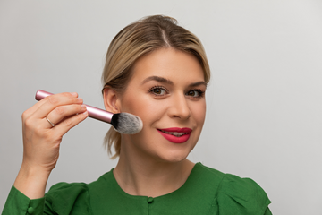 Makeup Routine for Busy Mornings: 5 Minutes to Flawless