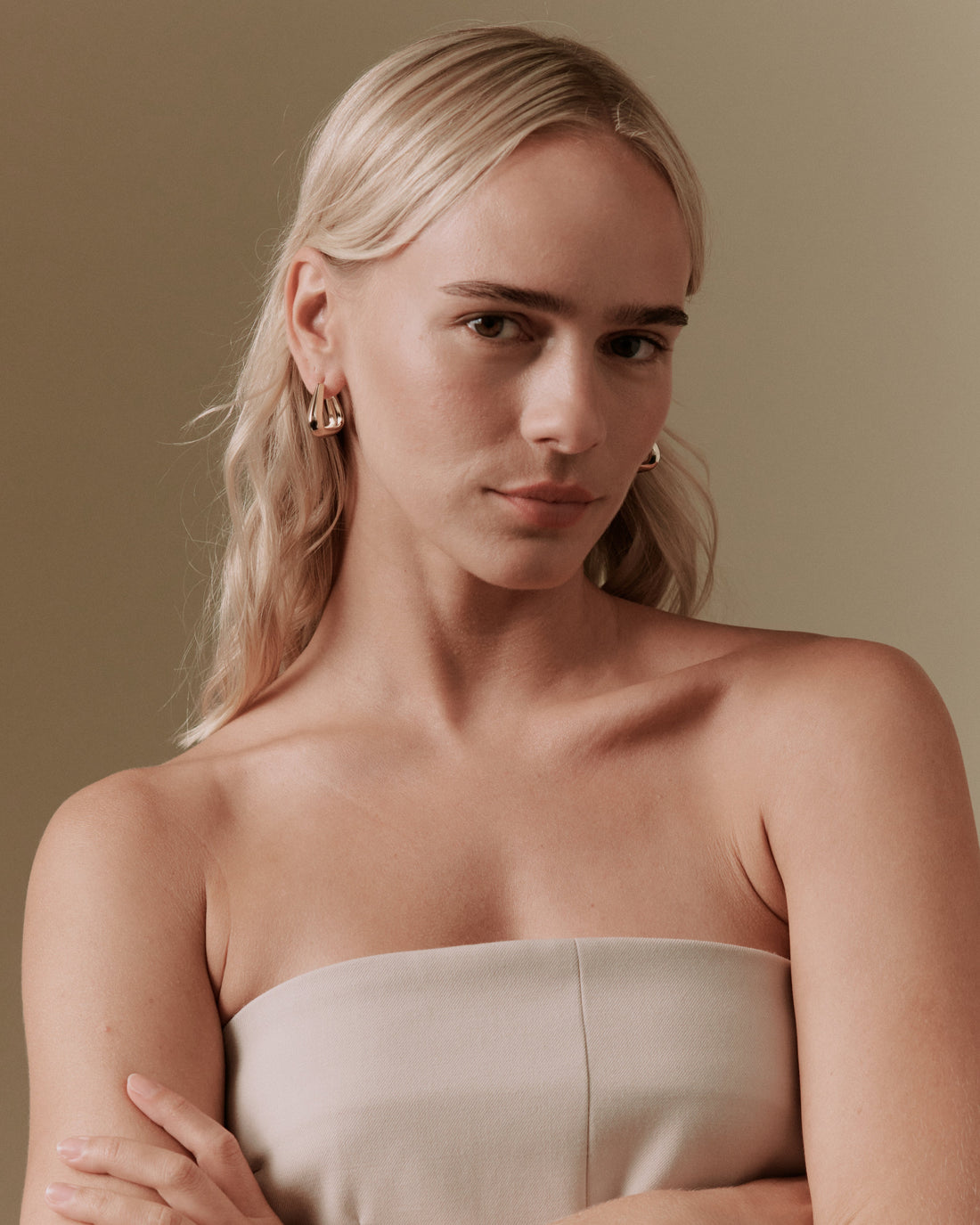 Lyle Medium Triangle Hoops