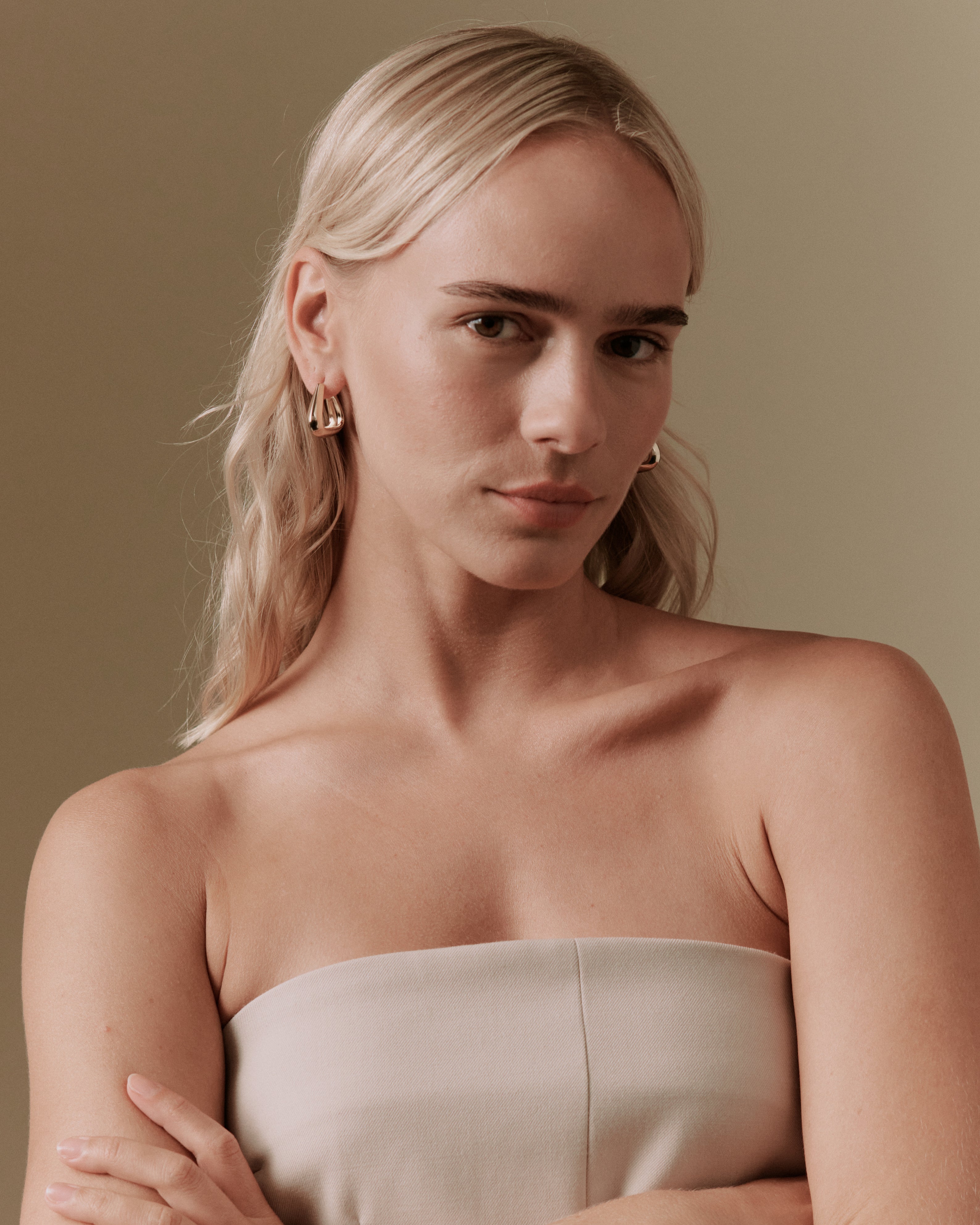 Lyle Medium Triangle Hoops