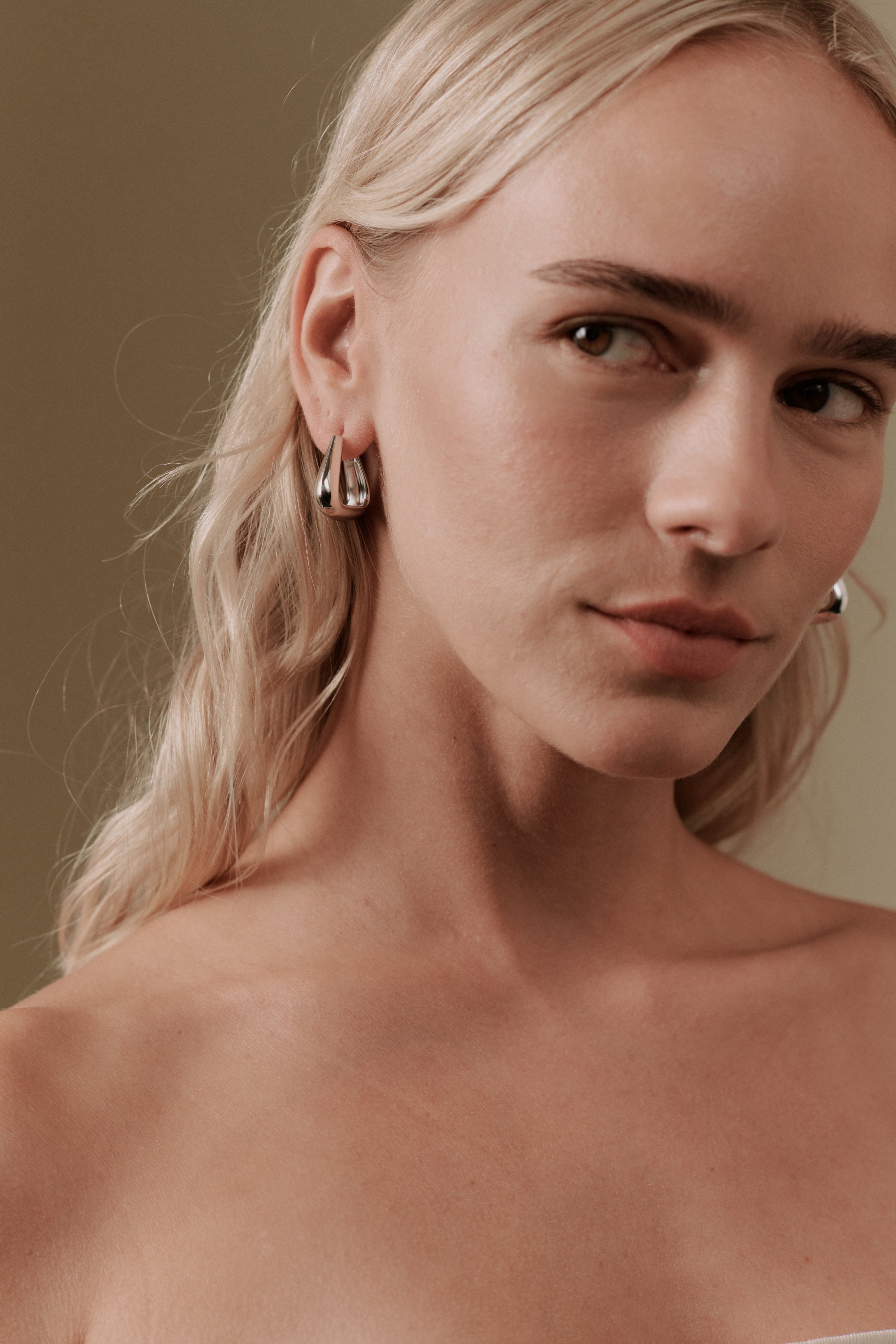 Lyle Medium Triangle Hoops