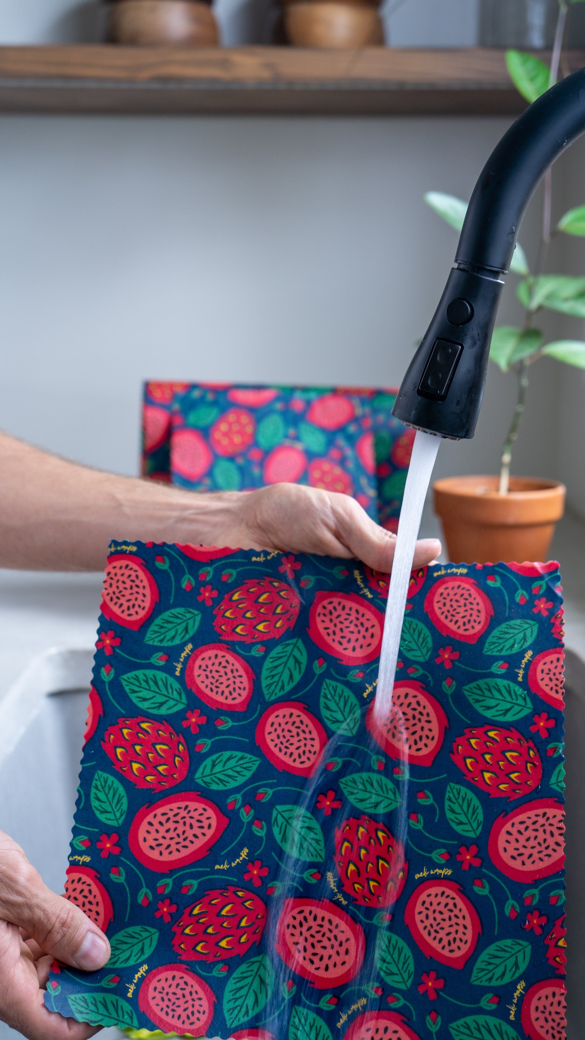 Meli Wraps Beeswax Food Wrap Roll - Dragonfruit