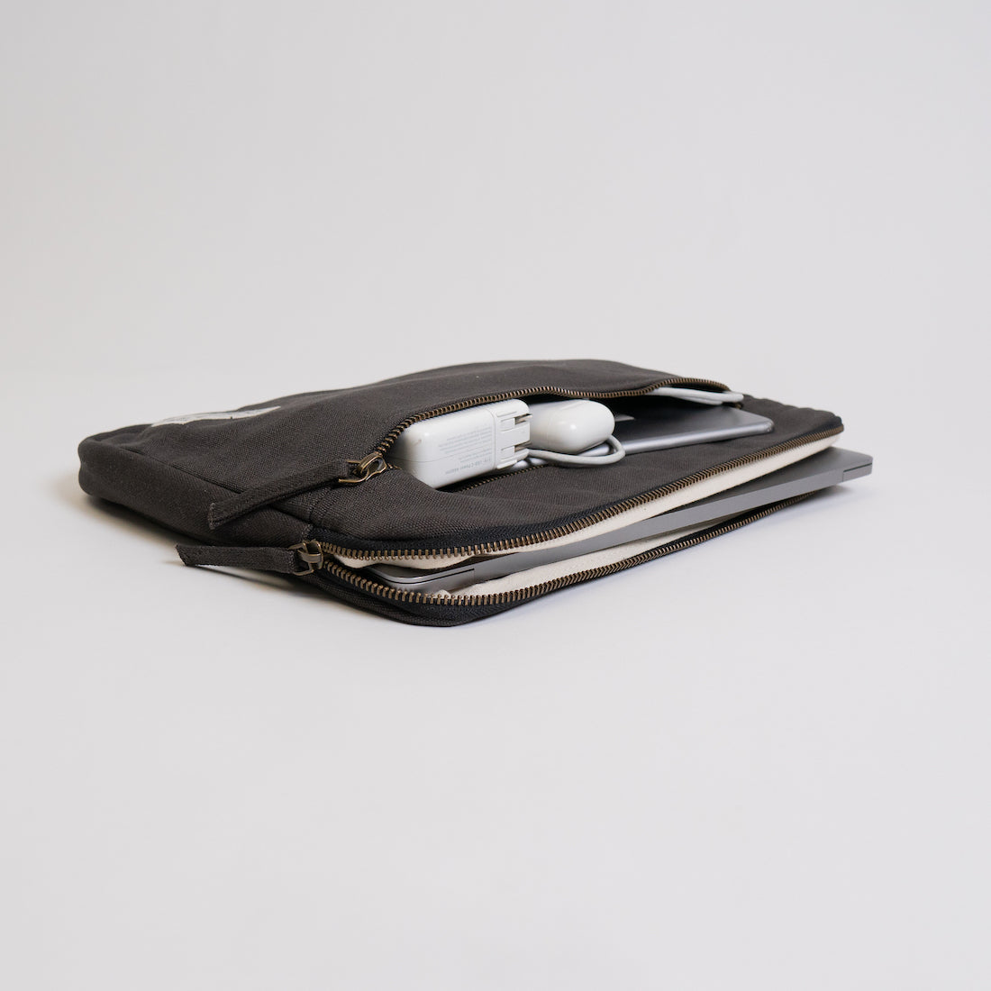 Erdig Laptop Sleeve 13" (16 Color Options)